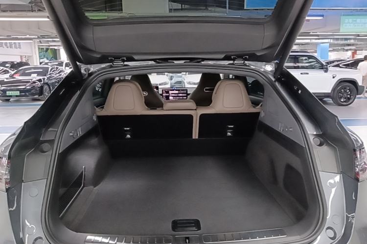 Used Hima Luxeed R7 2025 Range-Extended Version 251 km Max Trunk