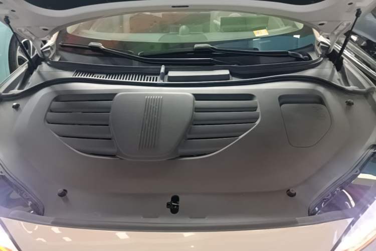 Used Hima Luxeed R7 2025 Range-Extended Version 251 km Max Engine Bay