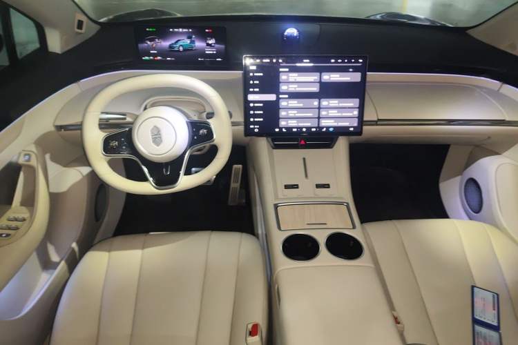 Used Hima Luxeed R7 2025 Extended-Range 251km Pro Center Console