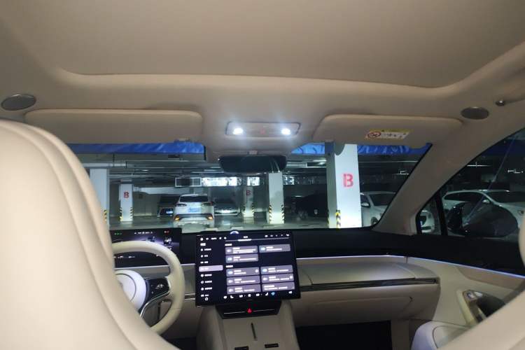 Used Hima Luxeed R7 2025 Extended-Range 251km Pro Headliner