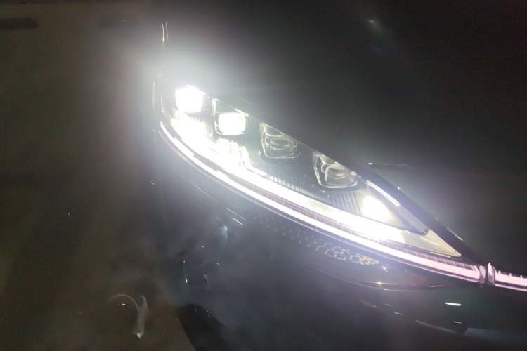 Used Hima Luxeed R7 2025 Extended-Range 251km Pro Right Front Headlight