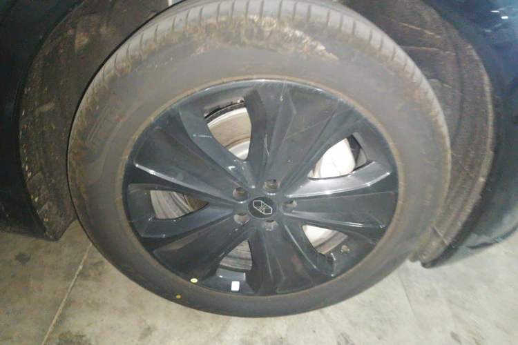 Used Hima Luxeed R7 2025 Extended-Range 251km Pro Right Front Wheel Hub