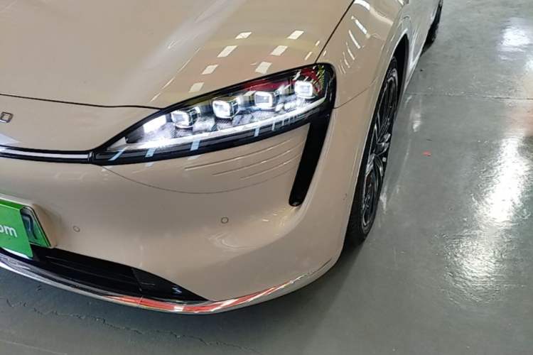 Used Hima Luxeed R7 2025 Range-Extended Version 251 km Max Left Front Headlight
