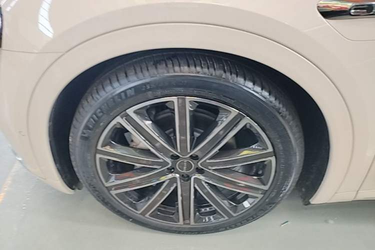 Used Hima Luxeed R7 2025 Range-Extended Version 251 km Max Left Front Wheel Hub