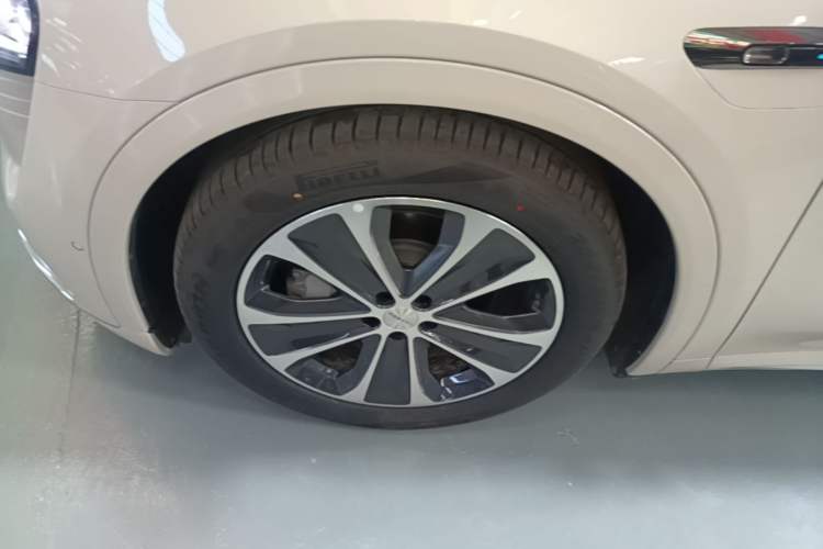 Used Hima Luxeed R7 2025 Range-Extended Version 251 km Max Left Front Wheel Hub