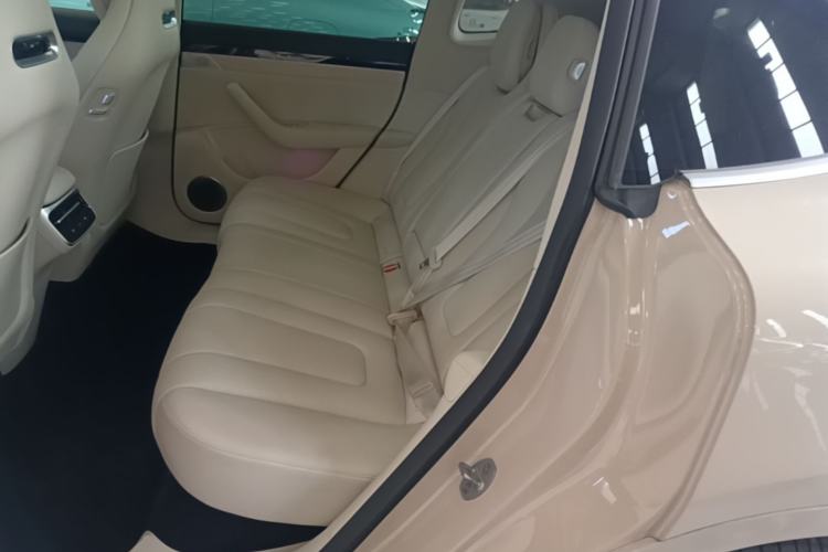 Used Hima Luxeed R7 2025 Range-Extended Version 251 km Max Left Rear Seat