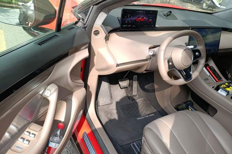 Used Hima Luxeed R7 2025 Range-Extended Version 251 km Max Driver Seat