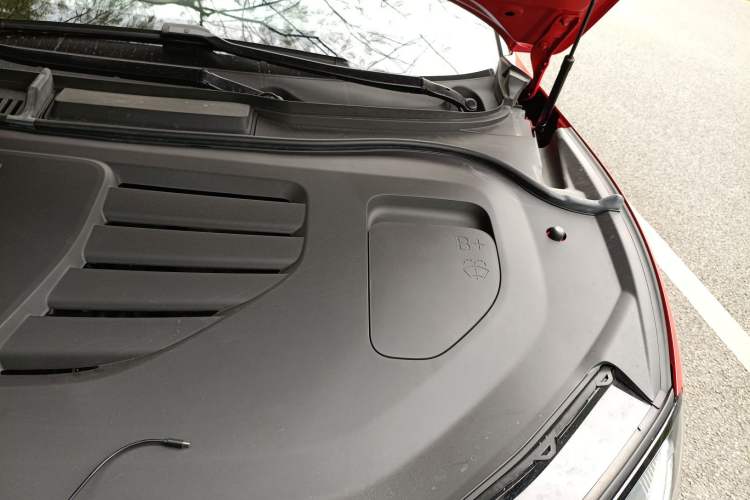 Used Hima Luxeed R7 2025 Range-Extended Version 251 km Max Engine Bay Left