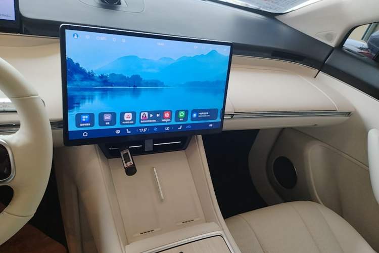 Used Hima Luxeed R7 2025 Extended-Range 331km Ultra Audio And AC Panel