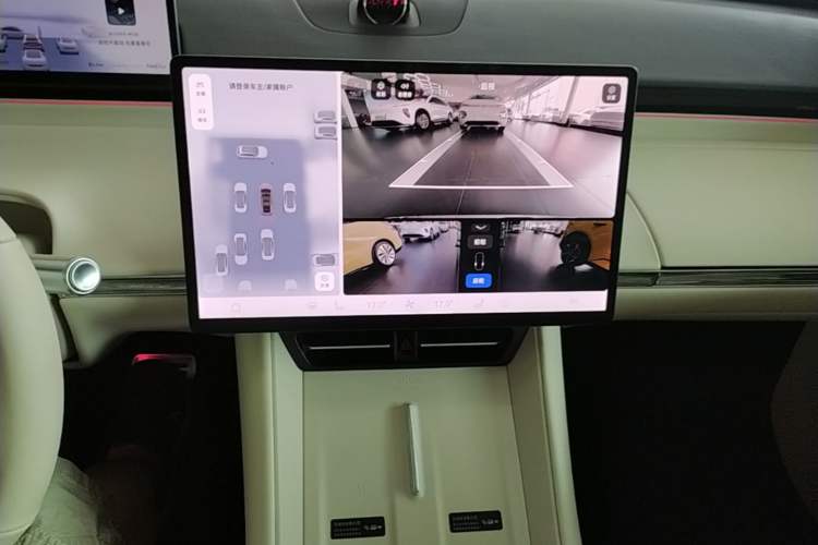 Used Hima Luxeed R7 2025 Range-Extended Version 251 km Max Audio And AC Panel