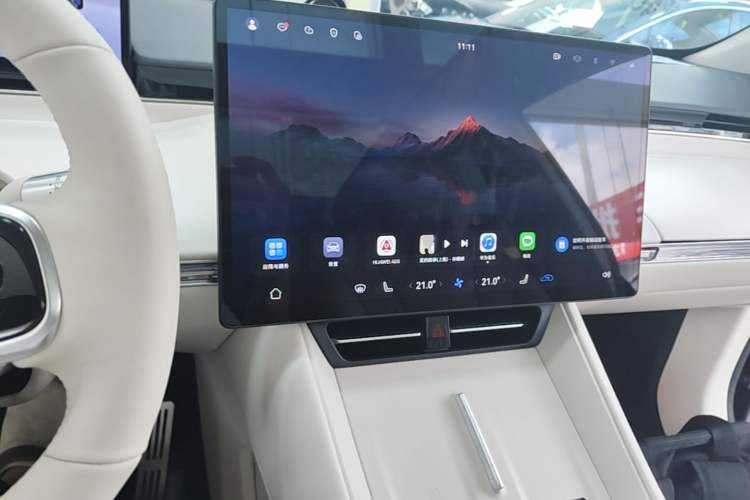 Used Hima Luxeed R7 2025 Extended-Range 331km Ultra Audio And AC Panel