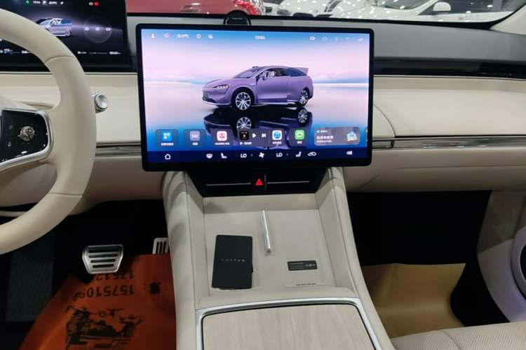 Used Hima Luxeed R7 2025 Range-Extended Version 251 km Max Audio And AC Panel
