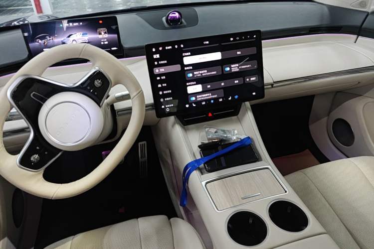 Used Hima Luxeed R7 2025 Range-Extended Version 251 km Max Audio And AC Panel