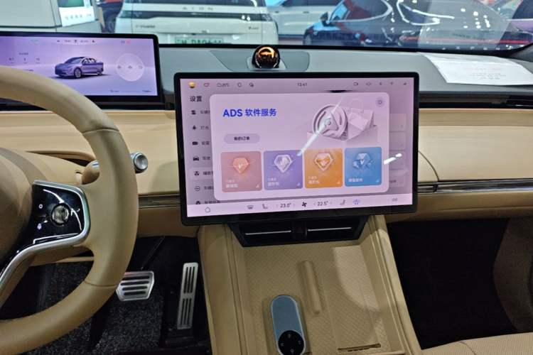 Used Hima Luxeed R7 2025 Range-Extended Version 251 km Max Audio And AC Panel