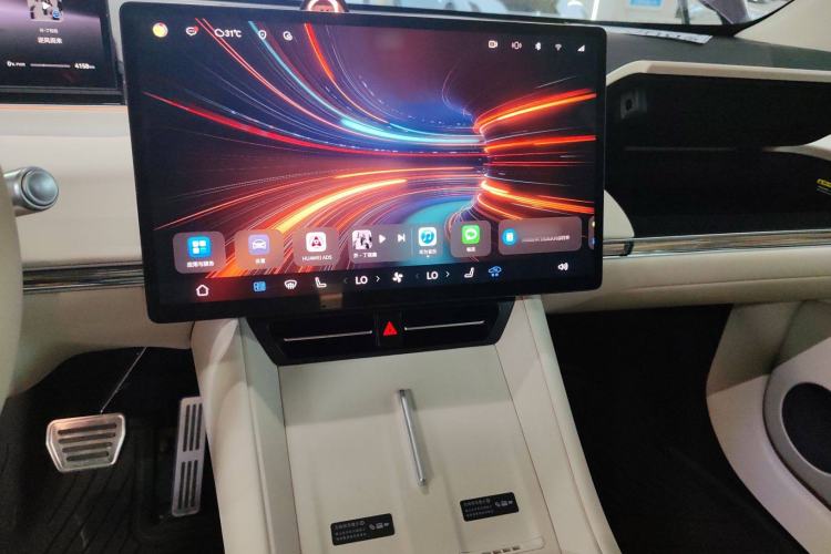 Used Hima Luxeed R7 2025 Range-Extended Version 251 km Max Audio And AC Panel