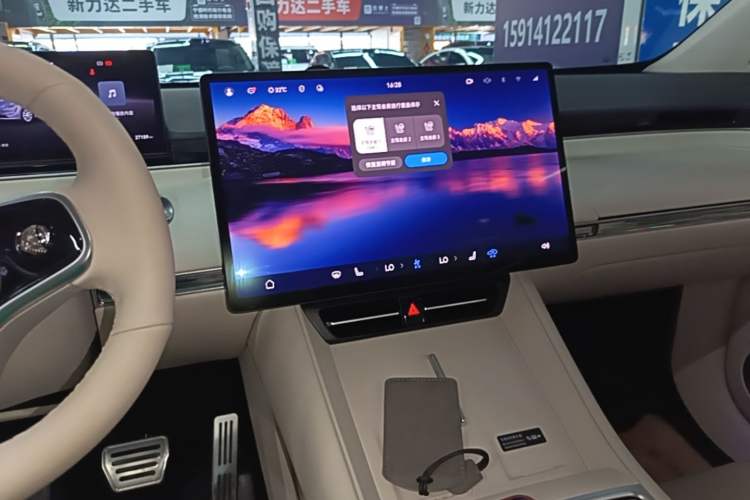 Used Hima Luxeed R7 2025 Range-Extended Version 251 km Max Audio And AC Panel