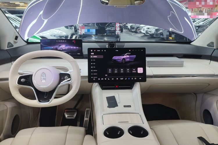 Used Hima Luxeed R7 2025 Range-Extended Version 251 km Max Center Console