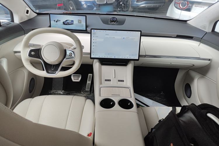 Used Hima Luxeed R7 2025 Extended-Range 331km Ultra Center Console