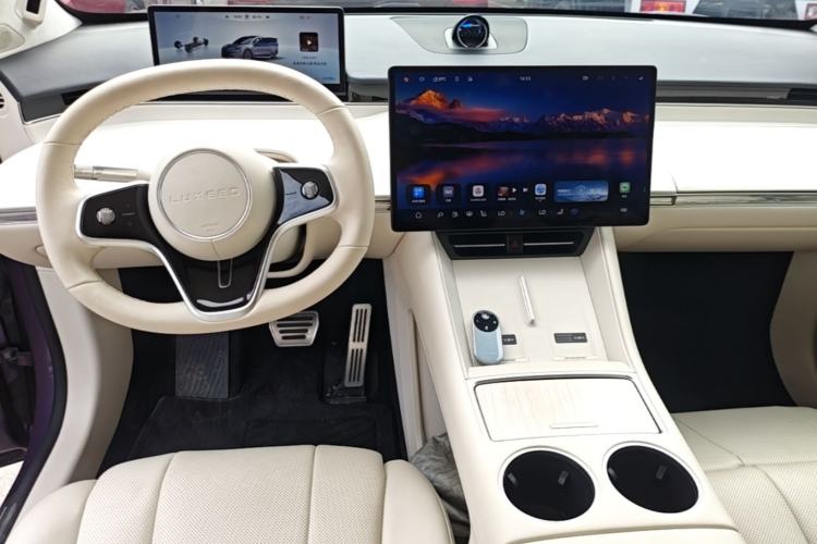 Used Hima Luxeed R7 2025 Extended-Range 331km Ultra Center Console
