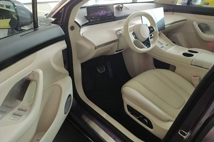 Used Hima Luxeed R7 2025 Range-Extended Version 251 km Max Driver Seat
