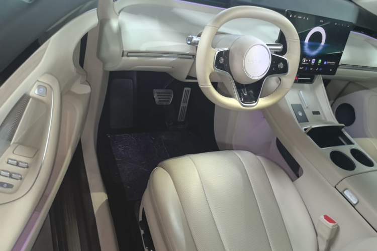 Used Hima Luxeed R7 2025 Range-Extended Version 251 km Max Driver Seat