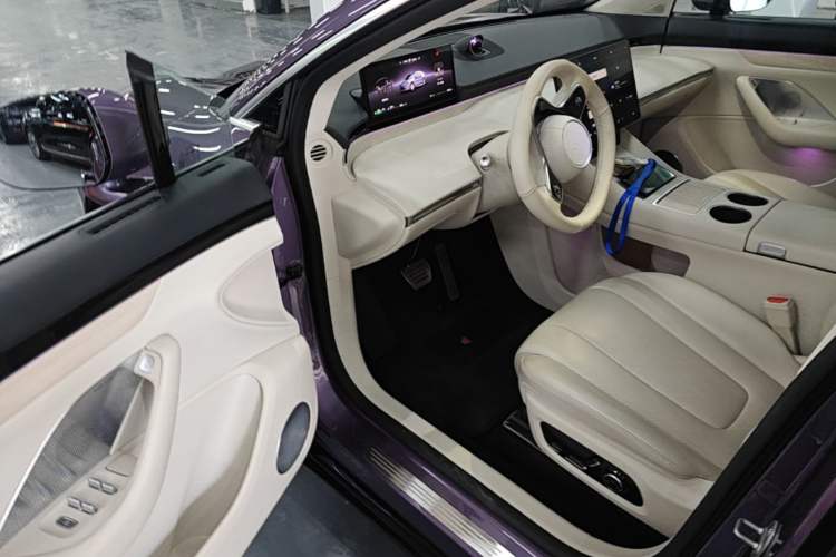 Used Hima Luxeed R7 2025 Range-Extended Version 251 km Max Driver Seat
