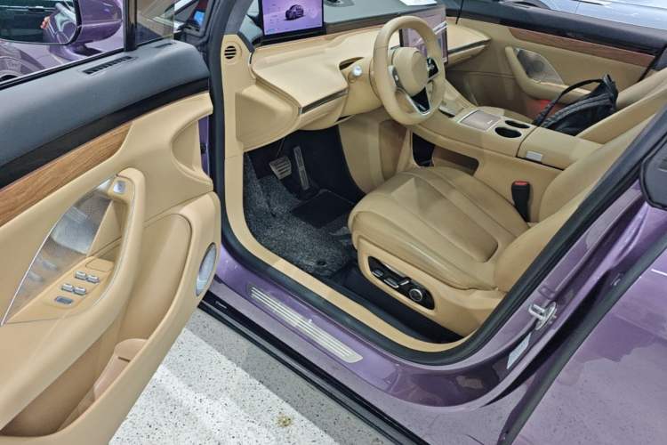 Used Hima Luxeed R7 2025 Range-Extended Version 251 km Max Driver Seat