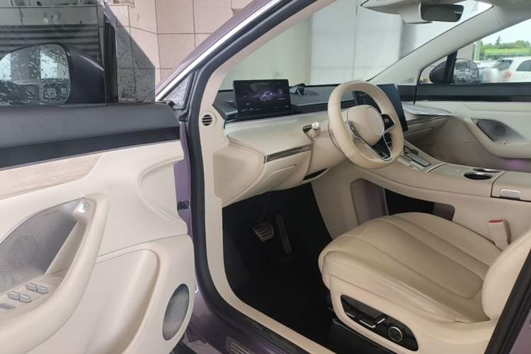 Used Hima Luxeed R7 2025 Range-Extended Version 251 km Max Driver Seat