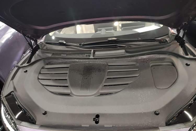 Used Hima Luxeed R7 2025 Range-Extended Version 251 km Max Engine Bay
