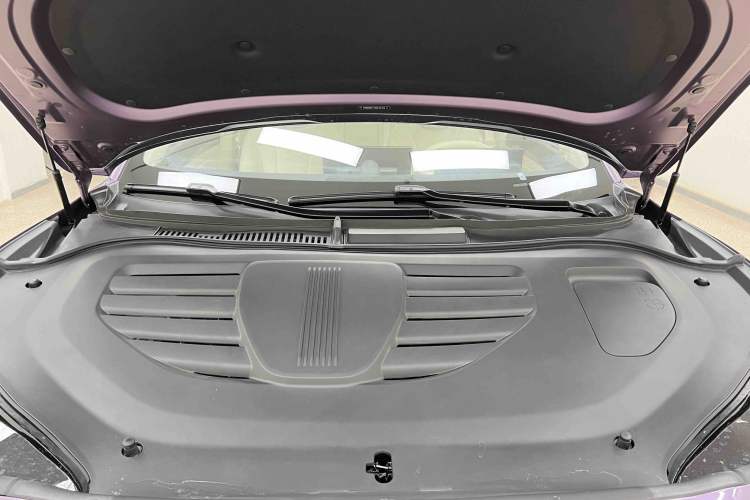 Used Hima Luxeed R7 2025 Extended-Range 331km Ultra Engine Bay