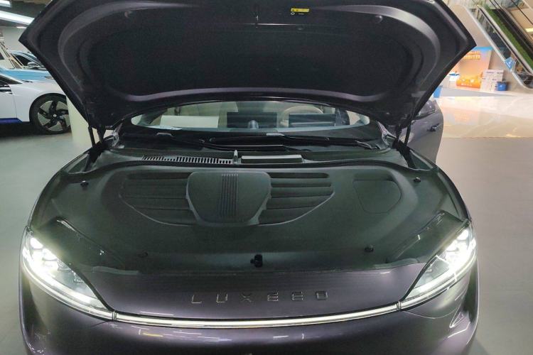 Used Hima Luxeed R7 2025 Range-Extended Version 251 km Max Engine Bay