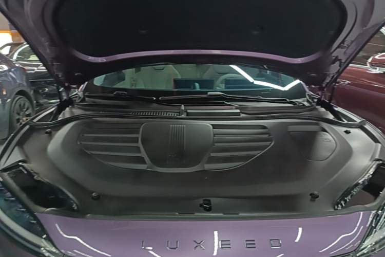 Used Hima Luxeed R7 2025 Range-Extended Version 251 km Max Engine Bay