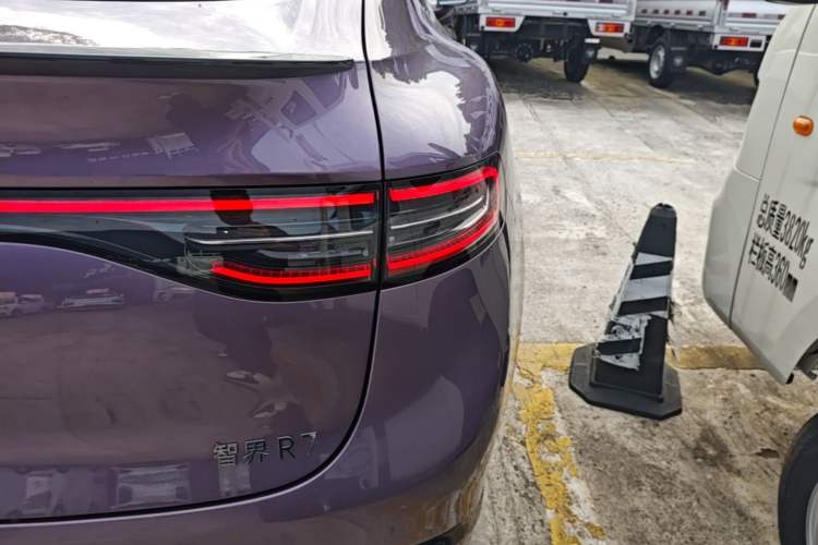 Used Hima Luxeed R7 2025 Extended-Range 331km Ultra Exterior 1