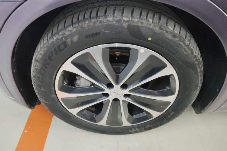 Used Hima Luxeed R7 2025 Range-Extended Version 251 km Max Exterior 2