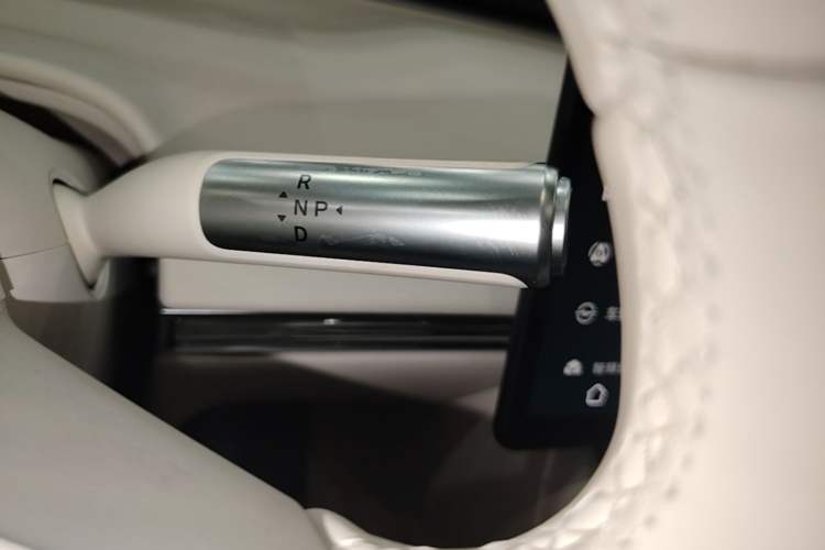 Used Hima Luxeed R7 2025 Range-Extended Version 251 km Max Gear Lever