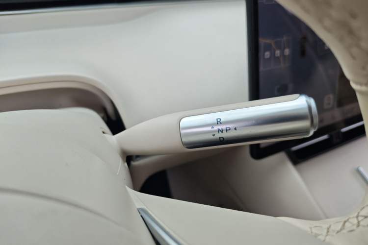 Used Hima Luxeed R7 2025 Extended-Range 331km Ultra Gear Lever