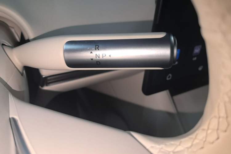 Used Hima Luxeed R7 2025 Range-Extended Version 251 km Max Gear Lever