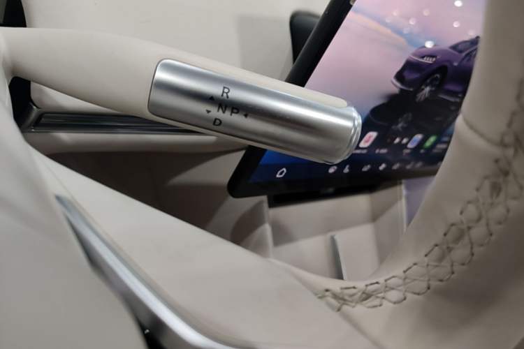 Used Hima Luxeed R7 2025 Range-Extended Version 251 km Max Gear Lever