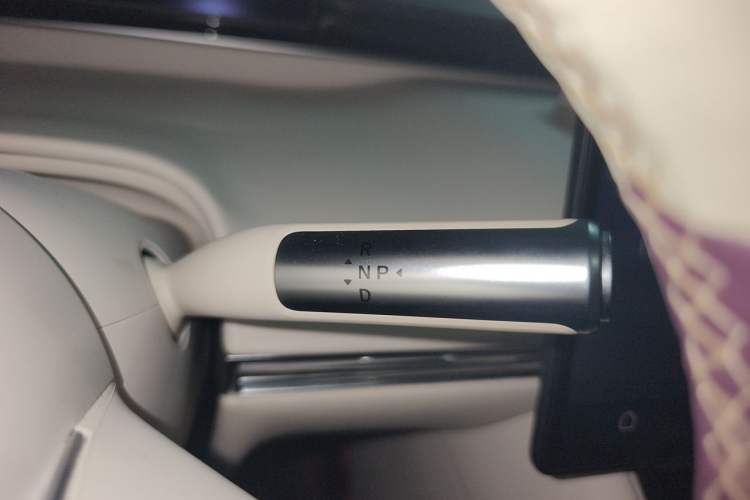 Used Hima Luxeed R7 2025 Range-Extended Version 251 km Max Gear Lever