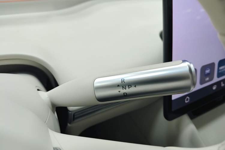 Used Hima Luxeed R7 2025 Range-Extended Version 251 km Max Gear Lever