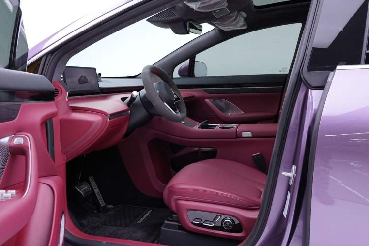 Used Hima Luxeed R7 2025 Extended-Range 331km Ultra Interior 1