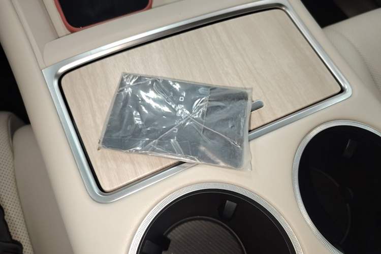 Used Hima Luxeed R7 2025 Extended-Range 331km Ultra Interior 1