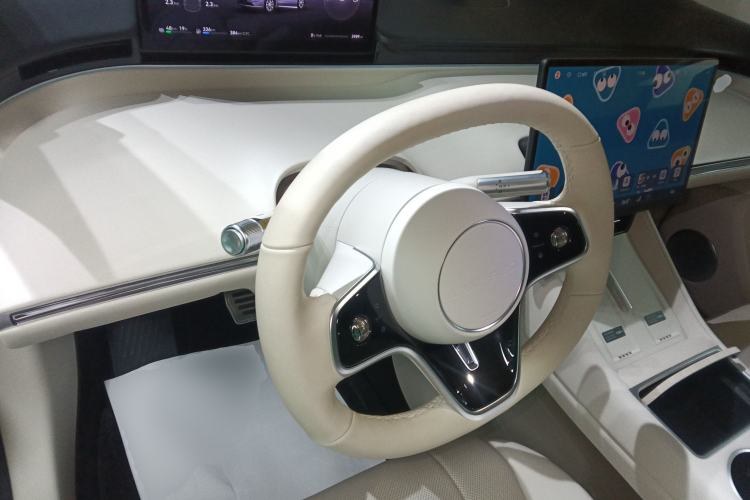 Used Hima Luxeed R7 2025 Range-Extended Version 251 km Max Interior 2