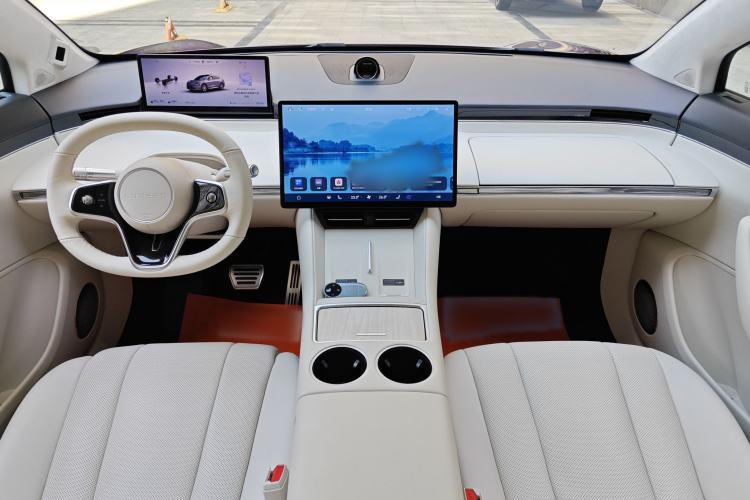 Used Hima Luxeed R7 2025 Range-Extended Version 251 km Max Interior 2