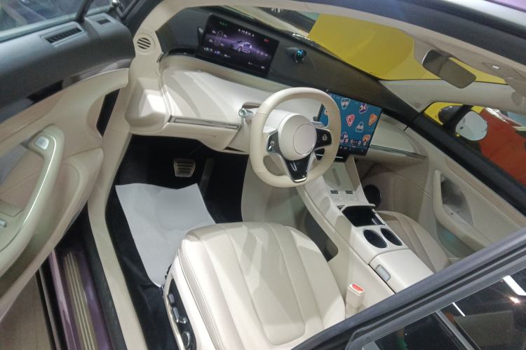 Used Hima Luxeed R7 2025 Range-Extended Version 251 km Max Interior 3