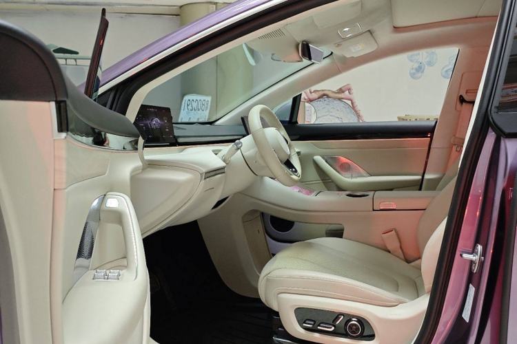 Used Hima Luxeed R7 2025 Range-Extended Version 251 km Max Interior 3