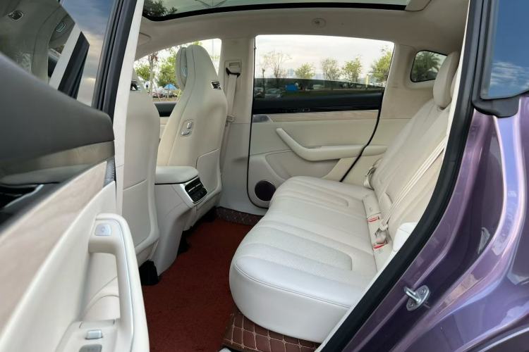 Used Hima Luxeed R7 2025 Range-Extended Version 251 km Max Interior 4