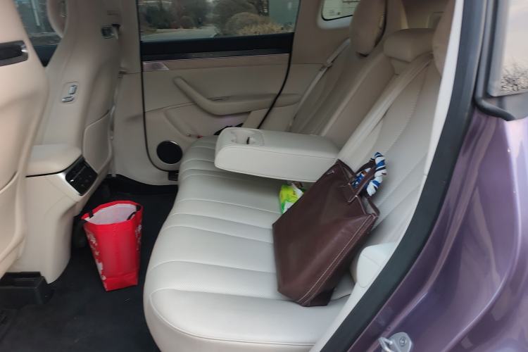 Used Hima Luxeed R7 2025 Range-Extended Version 251 km Max Interior 4