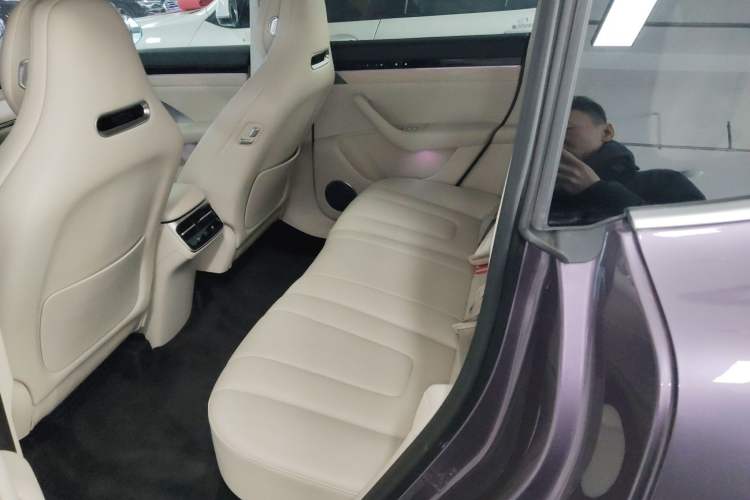 Used Hima Luxeed R7 2025 Range-Extended Version 251 km Max Interior 4
