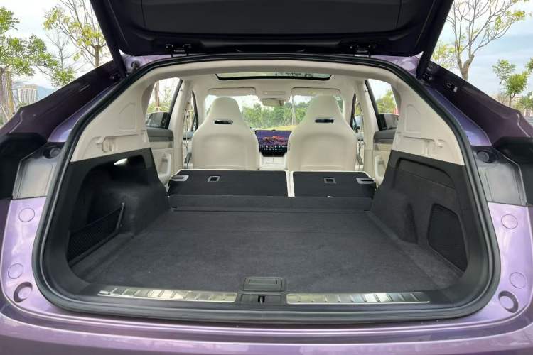 Used Hima Luxeed R7 2025 Range-Extended Version 251 km Max Interior 5
